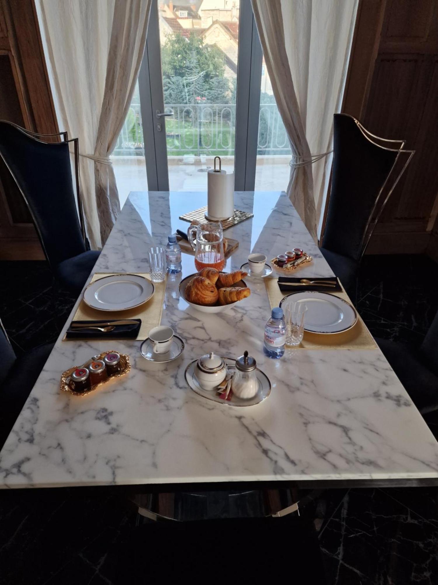 Les Etoiles Bed & Breakfast Tonnerre Luaran gambar